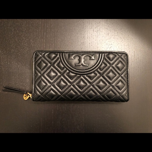 Tory Burch Handbags - Tory Burch Fleming Zip Continental Wallet